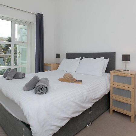 Pass The Keys 2 Bed Sea View Apartment With Balcony Parking Benllech Exterior foto
