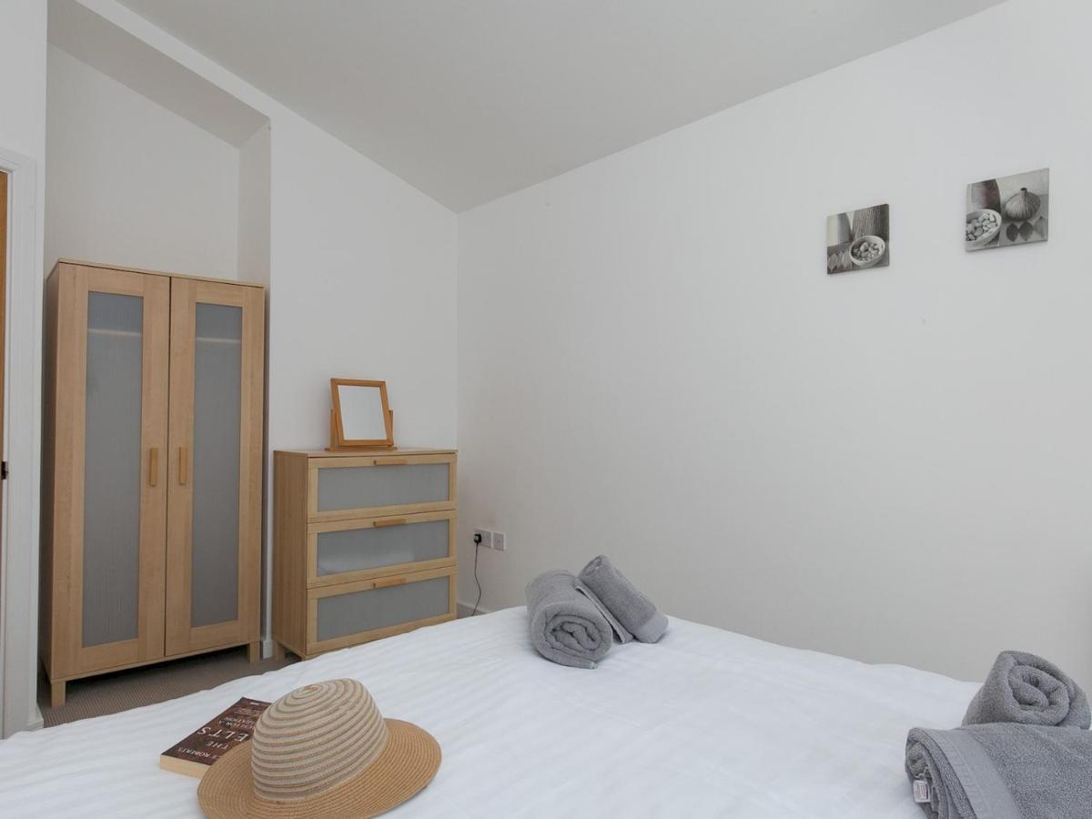 Pass The Keys 2 Bed Sea View Apartment With Balcony Parking Benllech Exterior foto